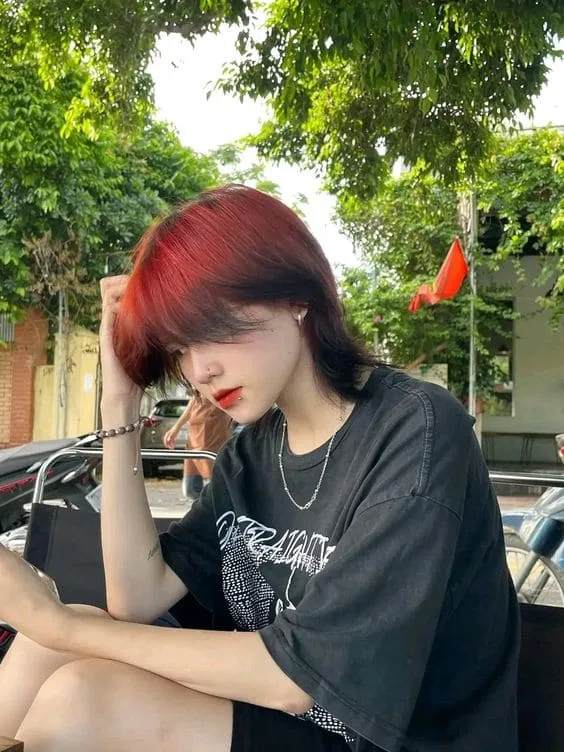 ทรงผม Wolf Cut ผมสีแดง