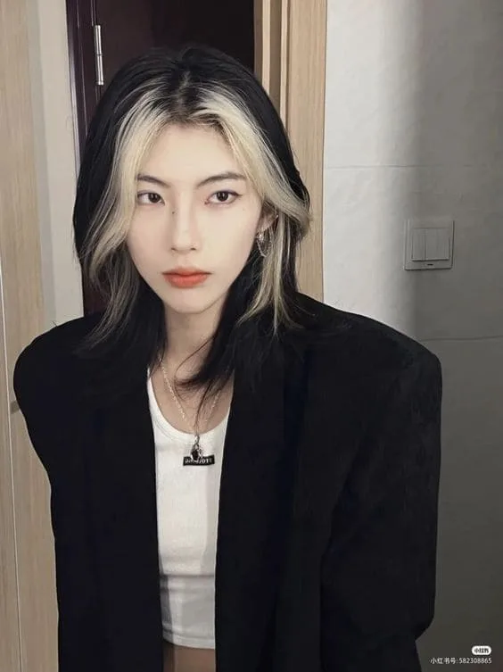 ทรงผม Wolf Cut ผมสีเทา มีเลเยอร์