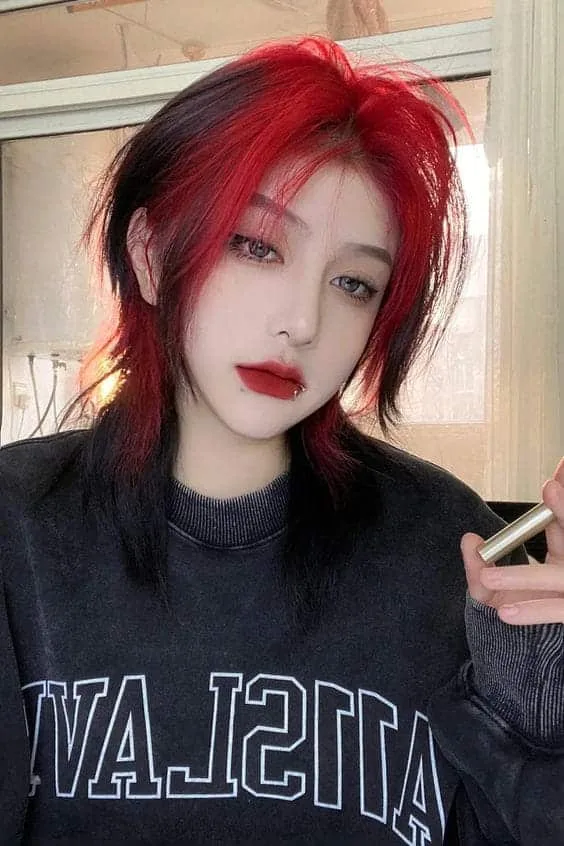 ทรงผม Wolf Cut ย้อมสีแดง